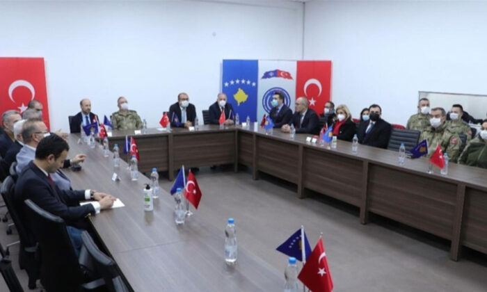 Türk askerinden Kosova’ya eğitim desteği