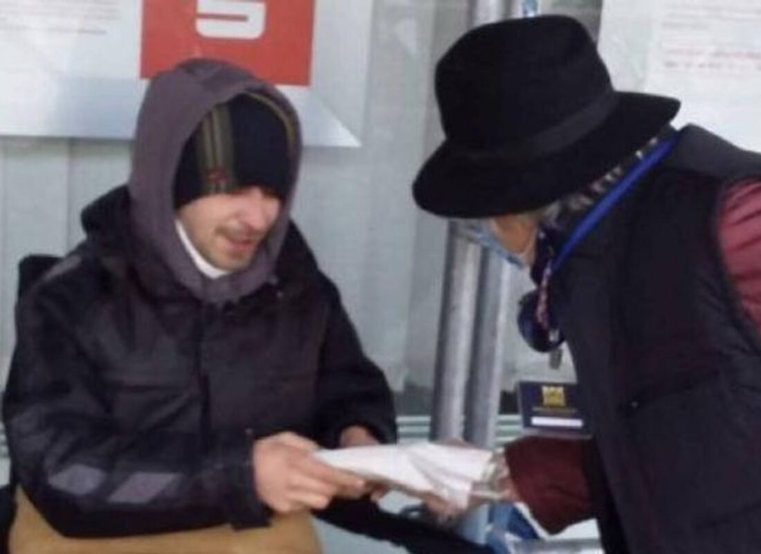 Almanya’da yüz binlerce kişi sokakta yaşıyor! Türkler yardım elini uzattı!