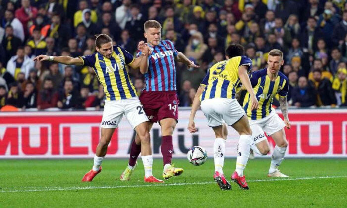 Fenerbahçe ile lider Trabzonspor puanları paylaştı