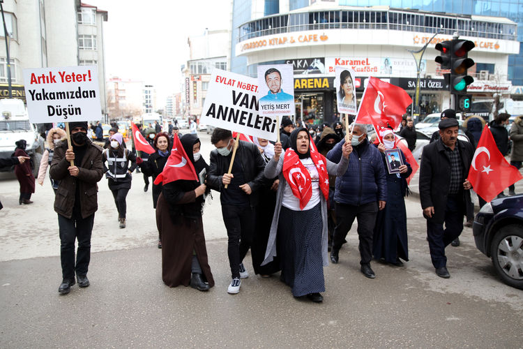 Vanlı aileler HDP İl Başkanlığı önündeki eylemlerini sürdürdü