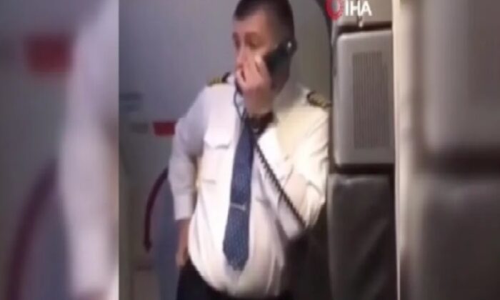 Antalya’ya inen Rus pilotun anonsu büyük takdir topladı! Yolcular dakikalarca alkışladı
