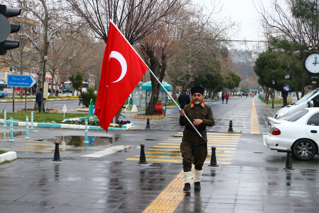 Şehitler için İstanbul’dan Çanakkale’ye yürüyor