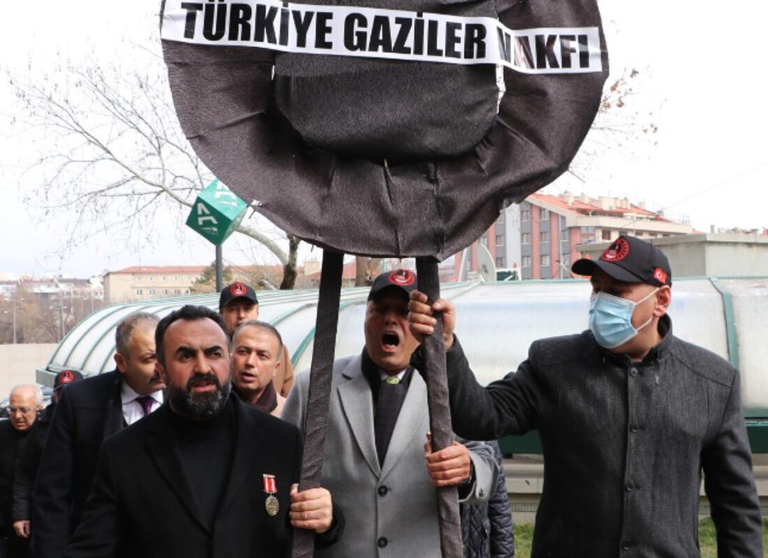 TTB’ye siyah çelenk