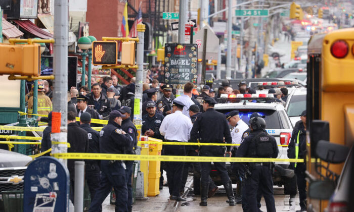 New York’ta Brooklyn bölgesinde metroda silahlı saldırı