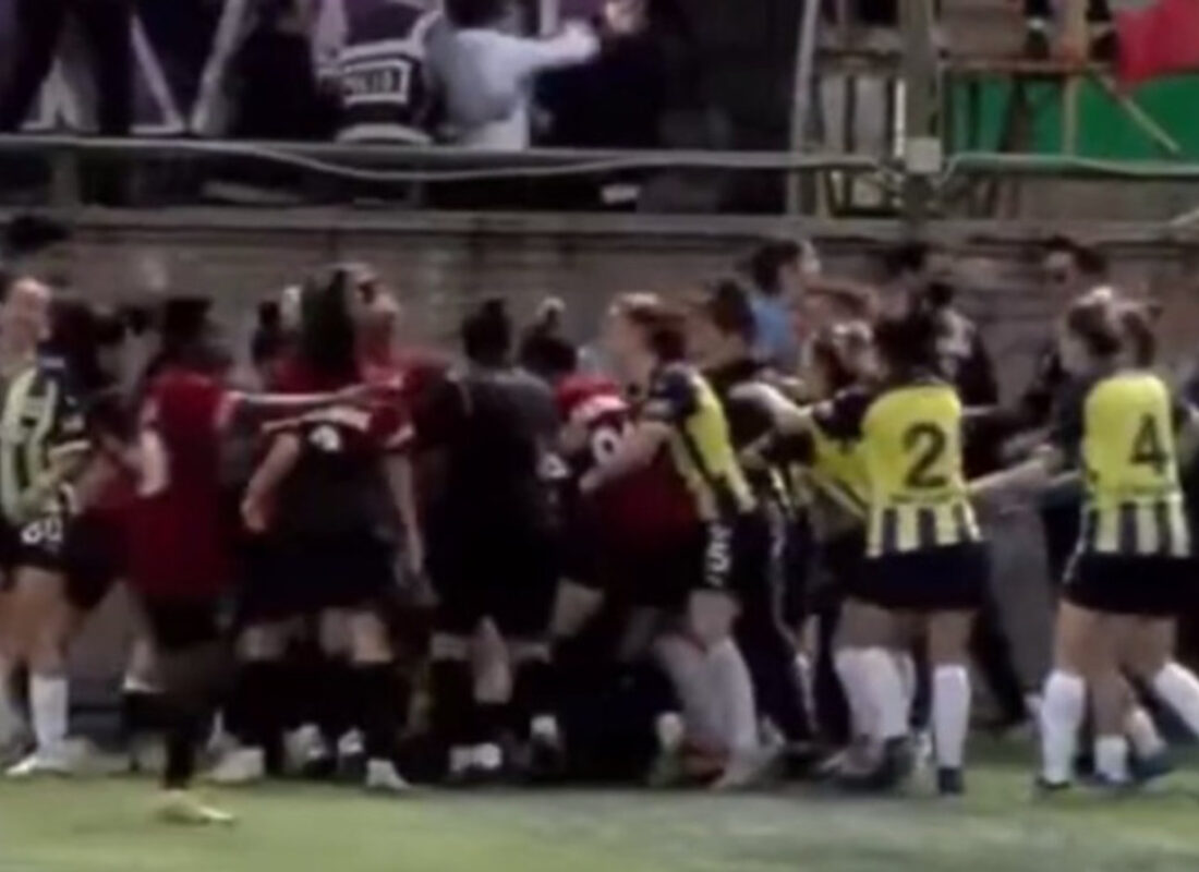 Amed Sportif – Fenerbahçe kadın futbol maçında kavga