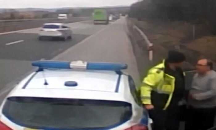 Bulgar polisi, rüşvet vermeyen Türk tır şoförüne saldırdı!