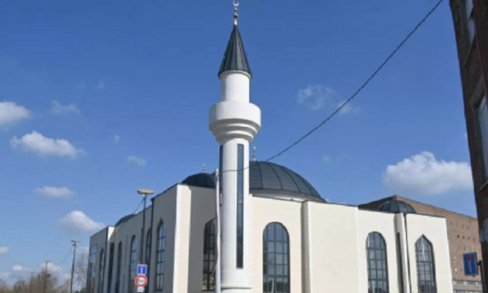 Fransa’da İslam düşmanlığı sürüyor! İki cami daha kapatıldı