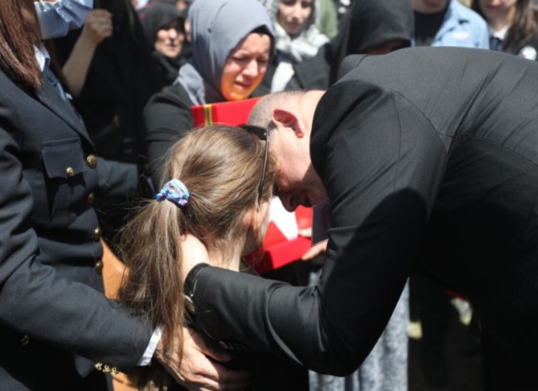 Şehit polisin 8 yaşındaki kızından yürekleri Dağlayan sözler: Babam cennete gitti…