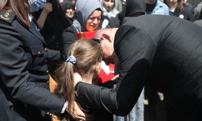 Şehit polisin 8 yaşındaki kızından yürekleri Dağlayan sözler: Babam cennete gitti…