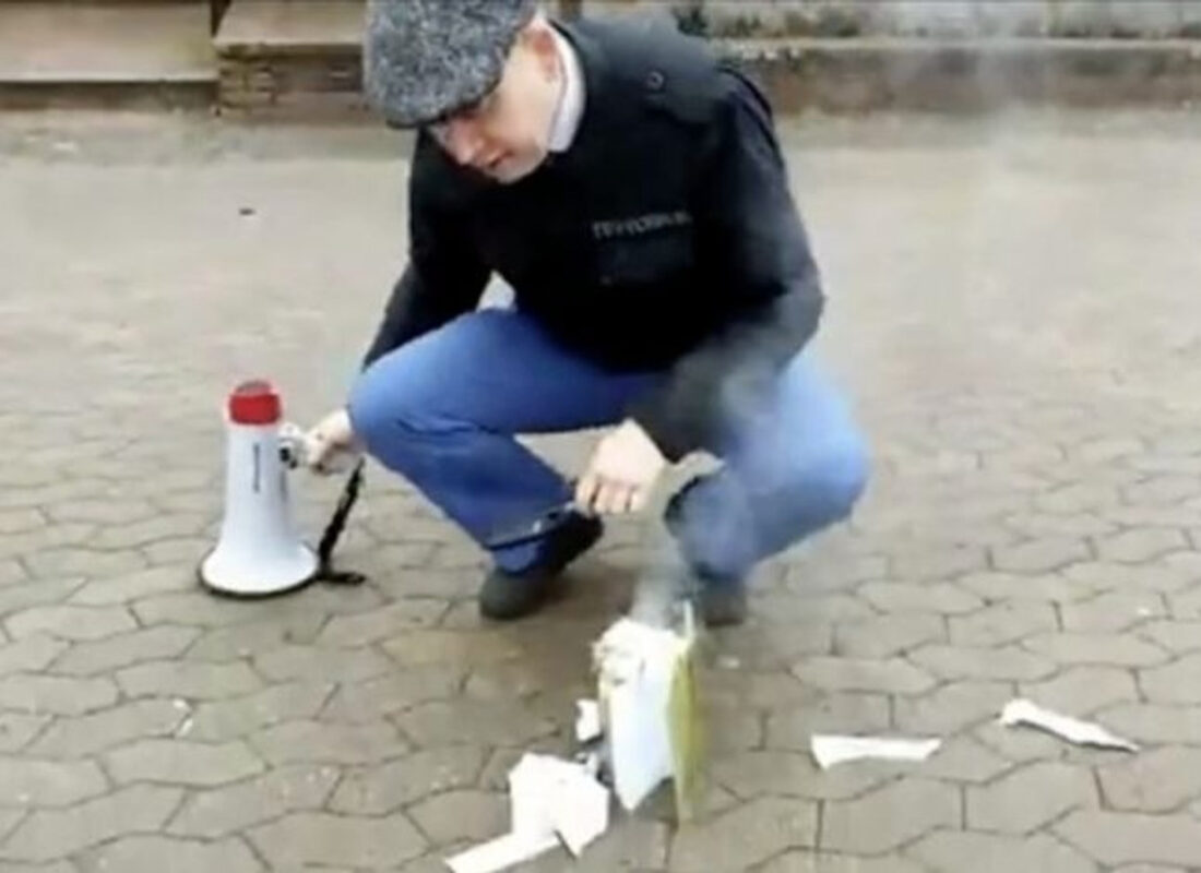 Kur’an yakan Danimarkalı alçak parti liderine şok! Türk hackerlar partisine erişimi kapattı