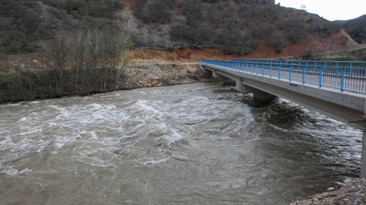 Munzur Çayı’nın debisi yükseldi: ‘Uzak durun’ uyarısı geldi