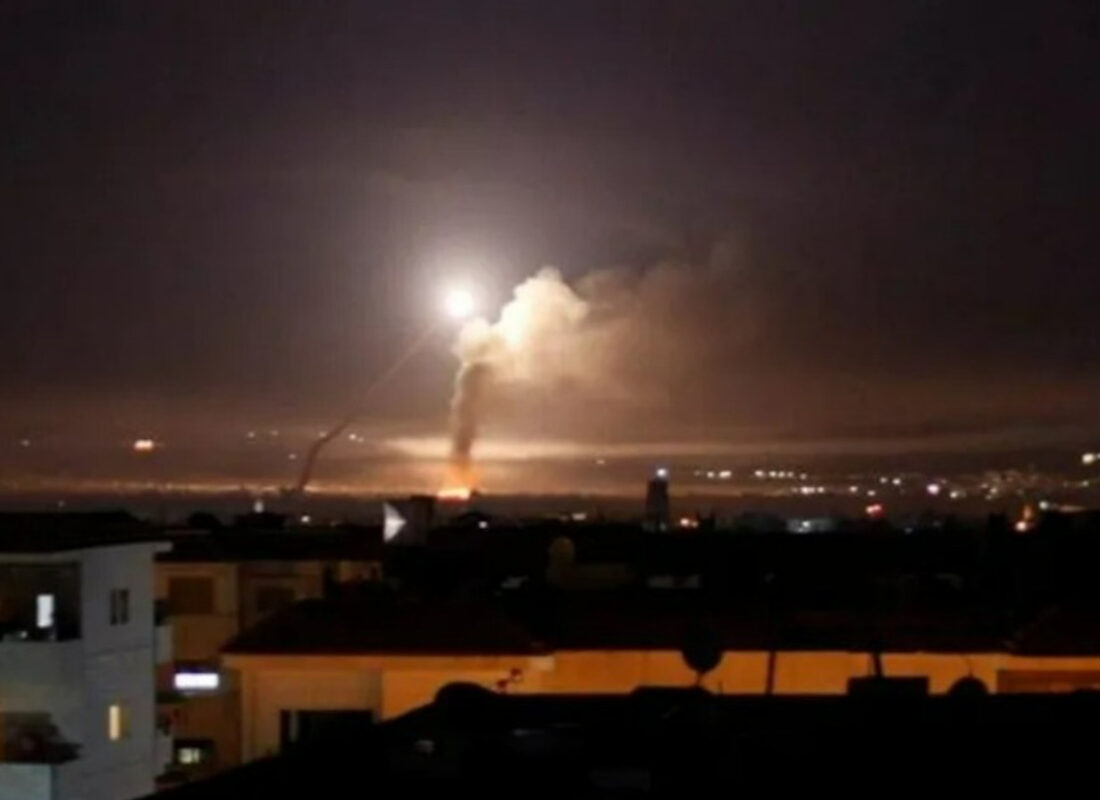 İsrail’in Suriye’nin başkenti Şam’a hava saldırısı düzenlediği iddia edildi