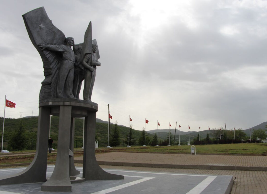 Üzerinden 29 yıl geçti, 33 askerin acısı hâlâ dinlemedi…