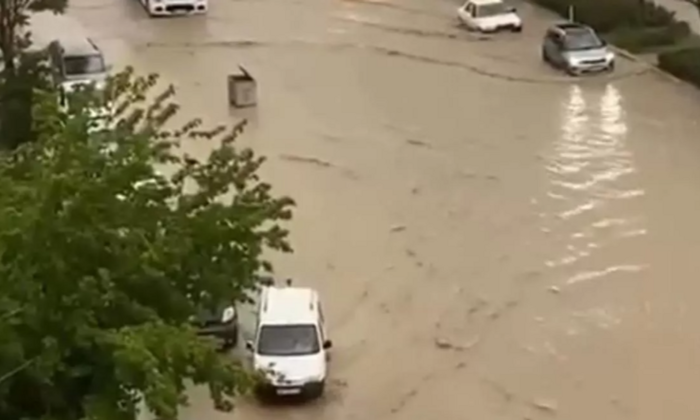 Ankara’da sağanak yağış sonrası yolları su bastı
