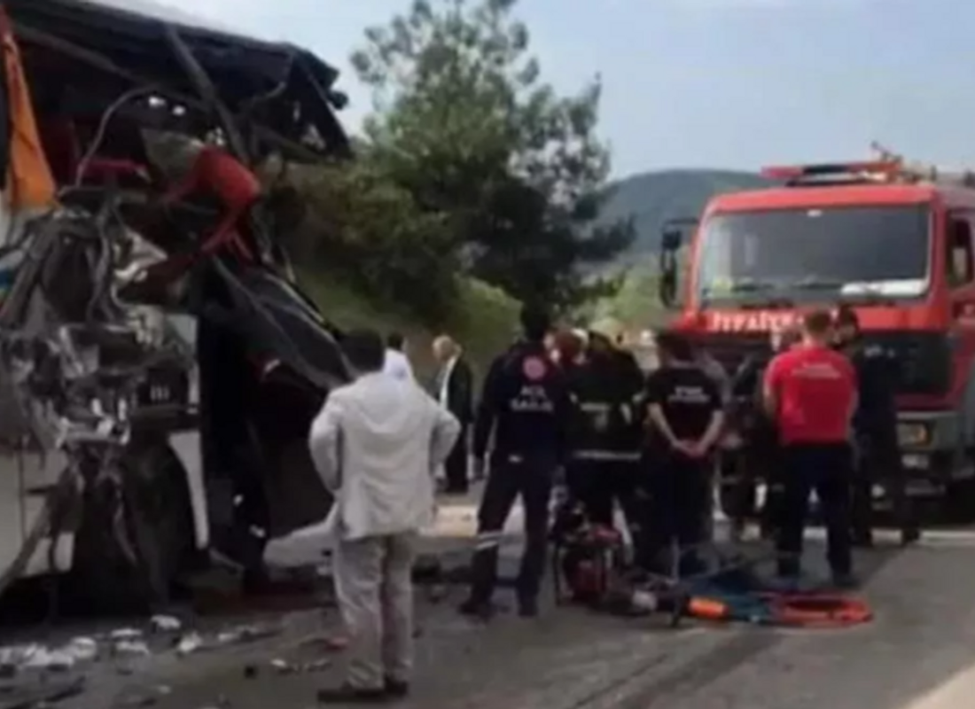 Bursa’da TIR otobüse çarptı: Ölü ve yaralılar var
