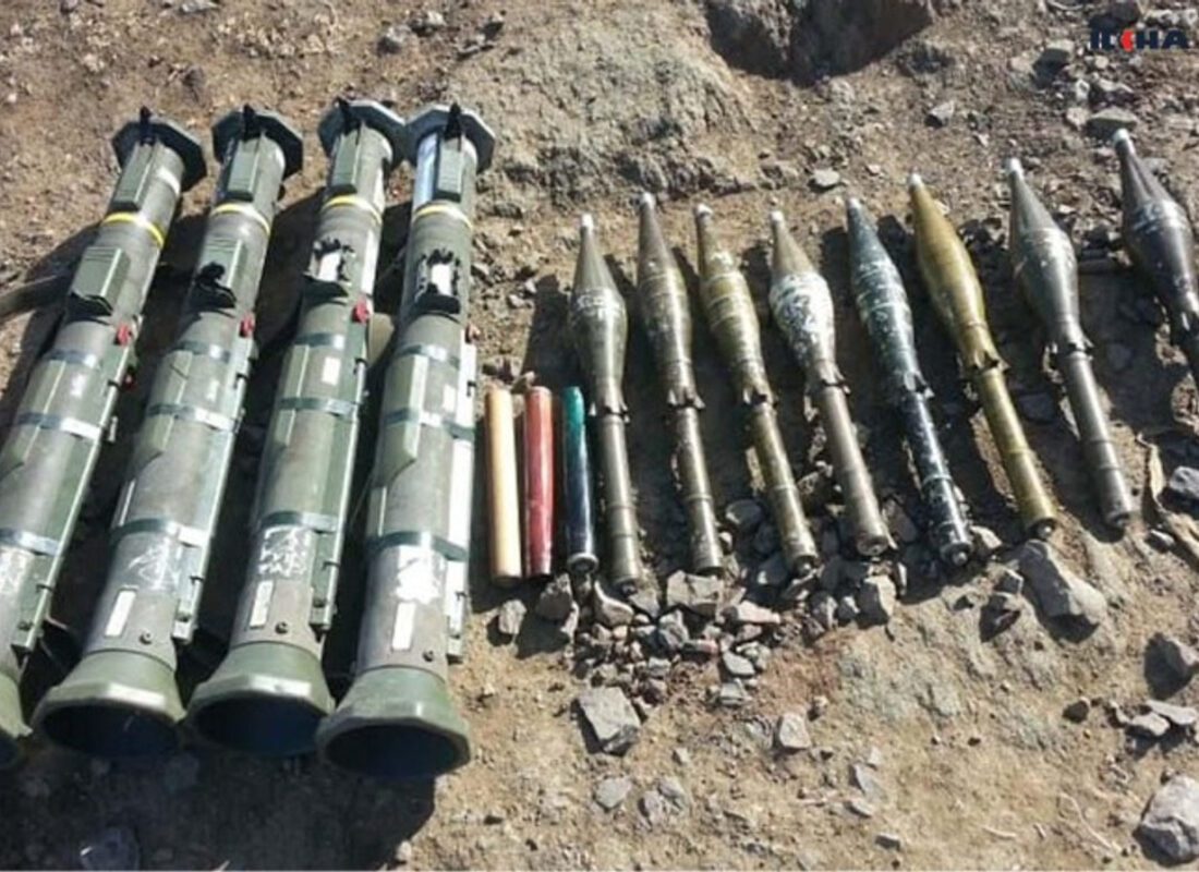 Teröristlere ait mağarada çok sayıda silah ve mühimmat ele geçirildi