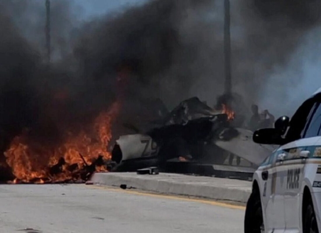 ABD’de uçak köprüye düştü