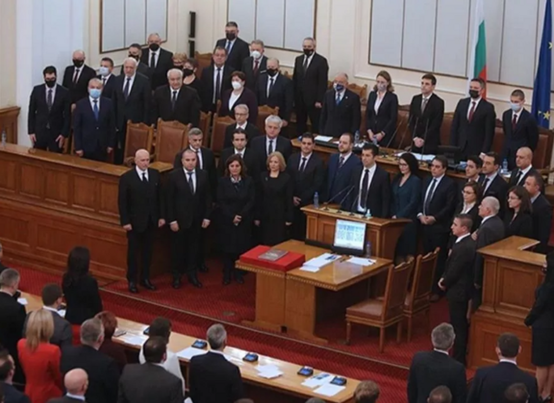 Bulgaristan’da siyasi deprem! Hükümet istifasını sundu