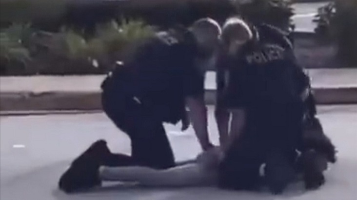 ABD polisi, bu kez bir genci öldüresiye dövdüğü görüntülerle gündemde