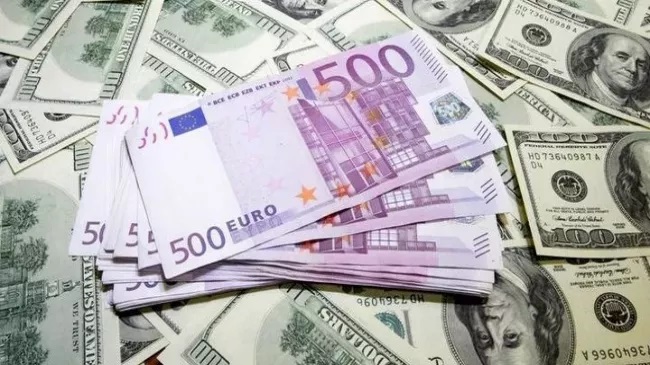 Euro ve Dolar 20 yıl sonra ilk kez aynı noktada