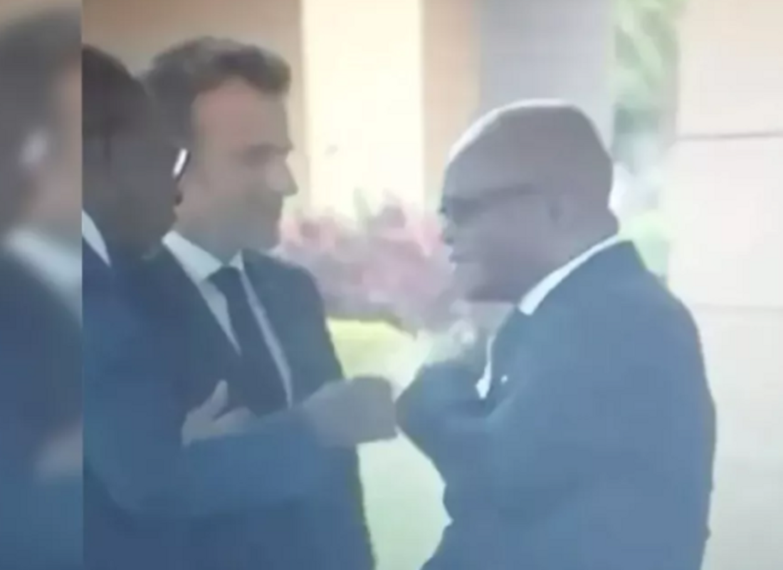 Macron’un dokunduğu omuzunu temizledi! Sosyal medya sallandı