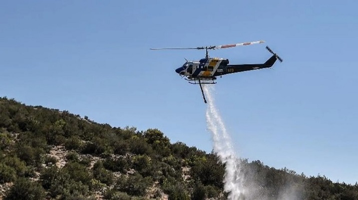 Yunanistan’da yangın söndürme helikopteri düştü