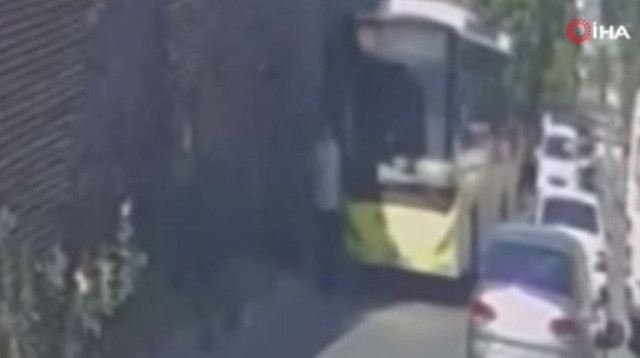 Video Haber: İETT otobüsü yayaya çarpıp kaçtı