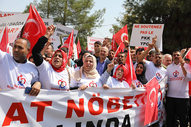 Esas kızgınlığımız, terör örgütlerine kendilerini kalkan edinenleredir Diyarbakır annelerinin evlat nöbeti 4. yılına girdi