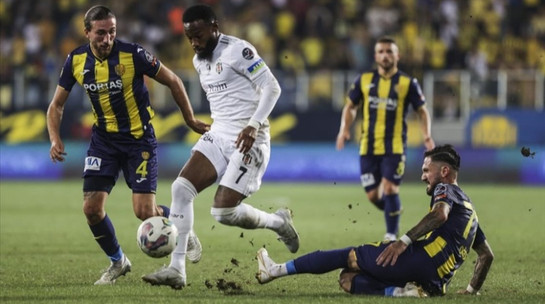 Beşiktaş liderliğini korudu