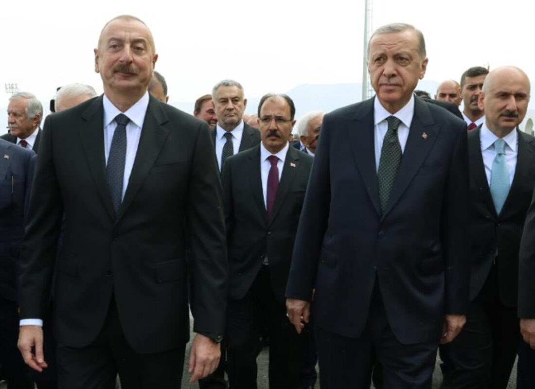 Aliyev: Türkiye dev projeler gerçekleştiriyor
