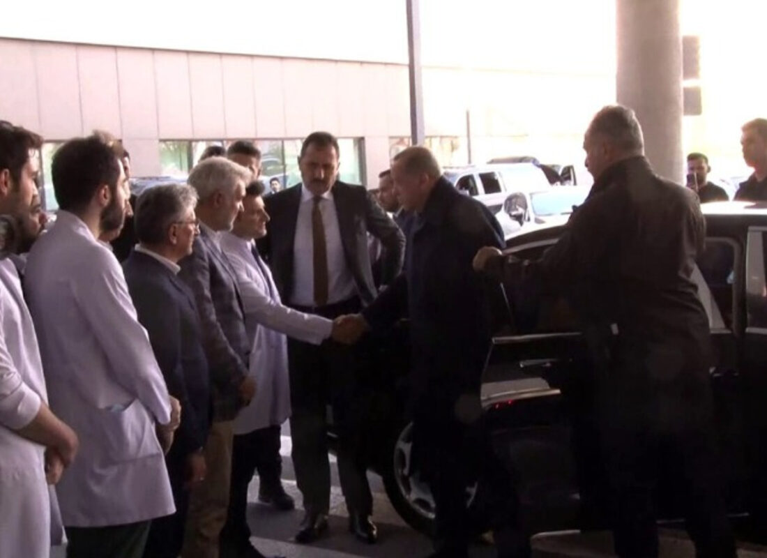 Cumhurbaşkanı Erdoğan yaralı madencileri hastanede ziyaret etti