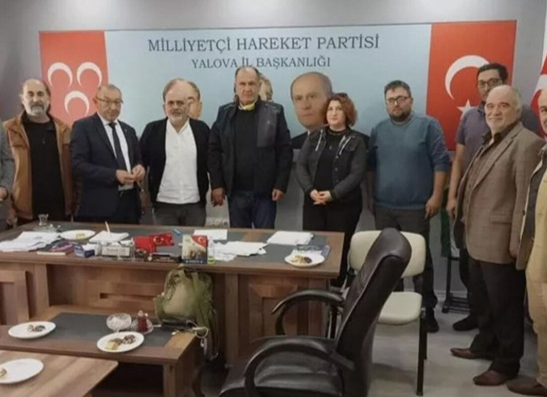Yalova’da İP’ten istifa edenler MHP’ye katıldı