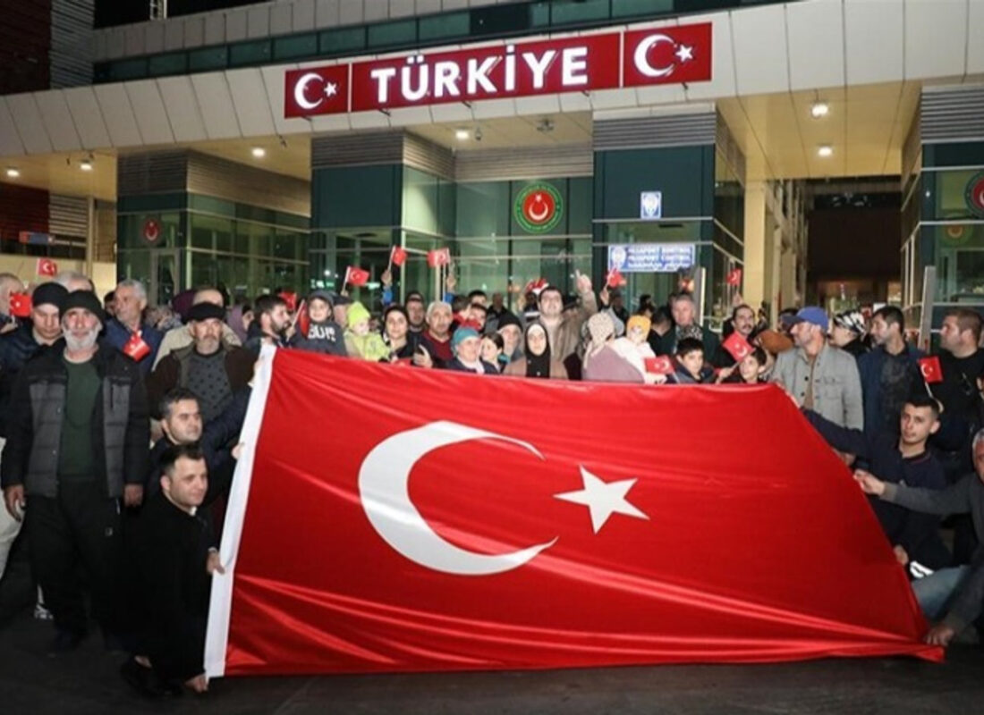 Herson’daki 88 Ahıska Türkü, Sarp Sınır Kapısı’ndan Türkiye’ye giriş yaptı