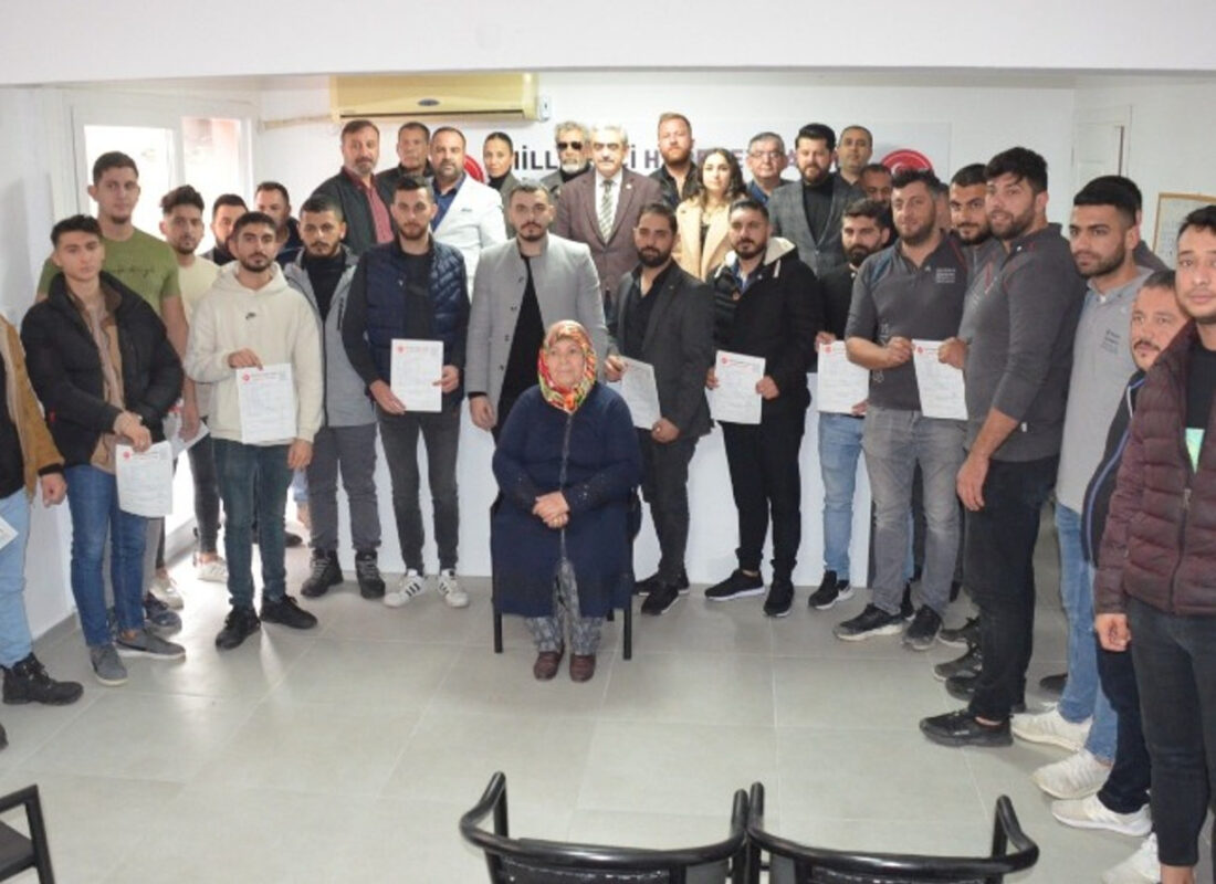 Didim’de MHP’ye üye olan gençlere rozetlerini İl Başkanı Alıcık taktı