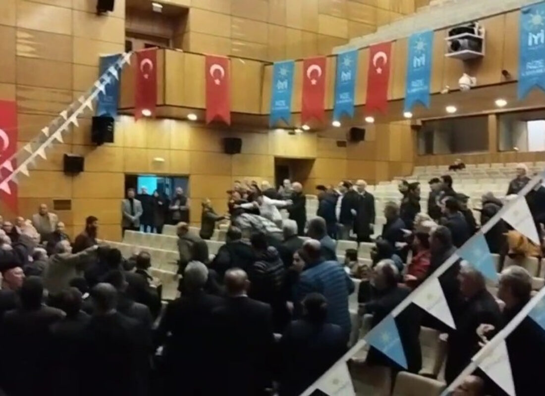 Rize’de, İP Kongresi’nde tekmeli yumruklu kavga