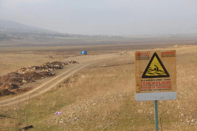 Türkiye’de yaşanan kuraklığın en net fotoğrafı! Uyarı yazısı var, su yok