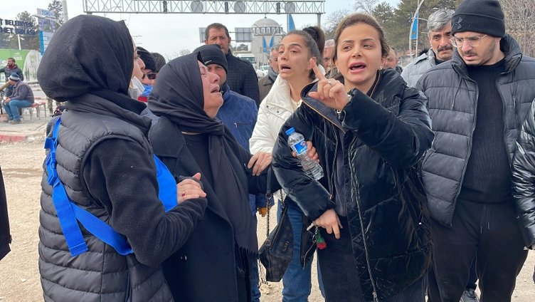 Malatya’da enkaz başındaki kızın acı dolu sözleri: Babam senin yüzünden öldü…