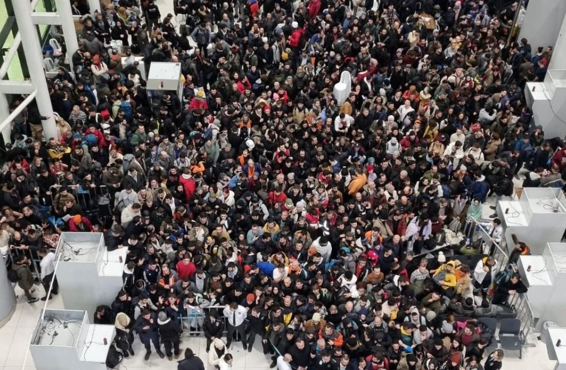 Binlerce yardım gönüllüsü İstanbul Havalimanı’na akın etti
