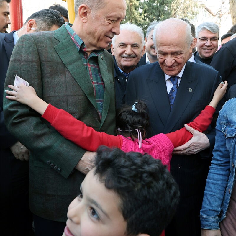 Cumhurbaşkanı Erdoğan ve MHP Lideri Bahçeli’ye sarılan minik Eylül’ün hayali gerçek oldu