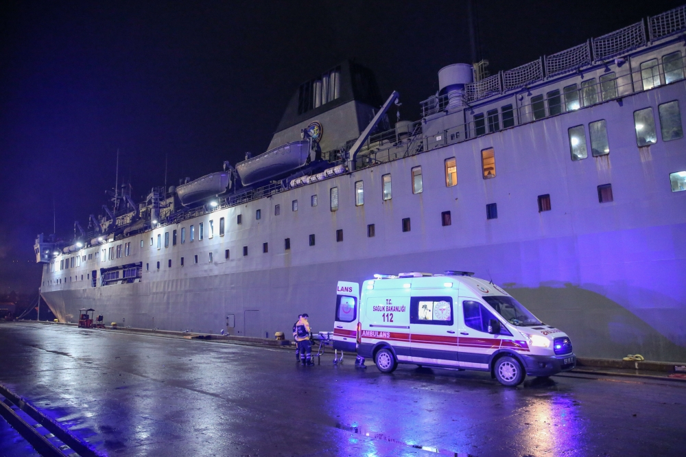 Hatay’da depremde yaralananlar TCG İskenderun gemisine alınıyor