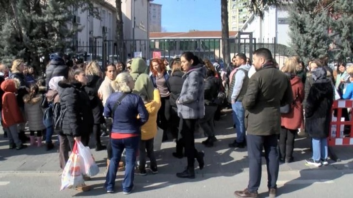 Okul riskli diye yıkım kararı alındı, veliler eylem yaptı