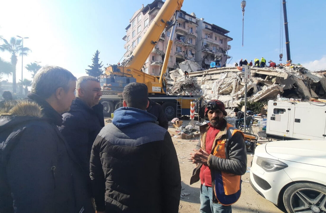 MHP’li Kaşıkcı Antakya’da enkaz kaldırma çalışmalarına eşlik etti