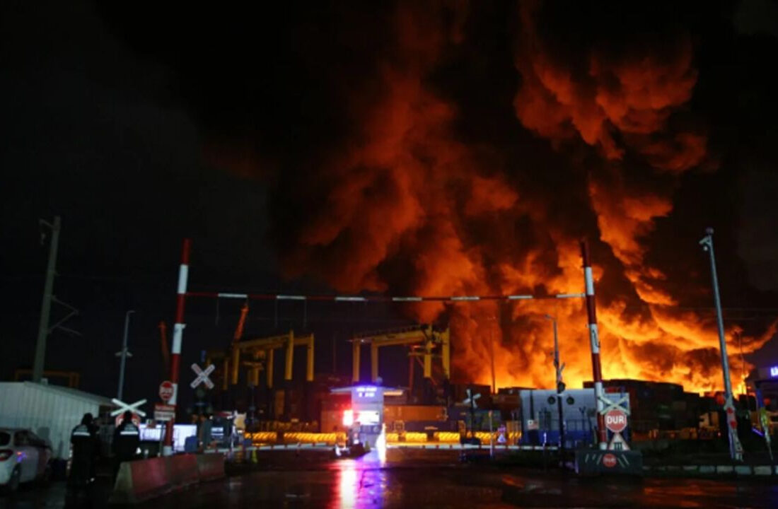 MSB: İskenderun Limanındaki yangın söndürüldü