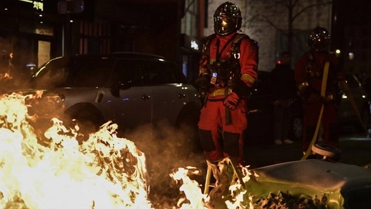Emeklilik isyanı Fransa’da sokakları YAKTI…