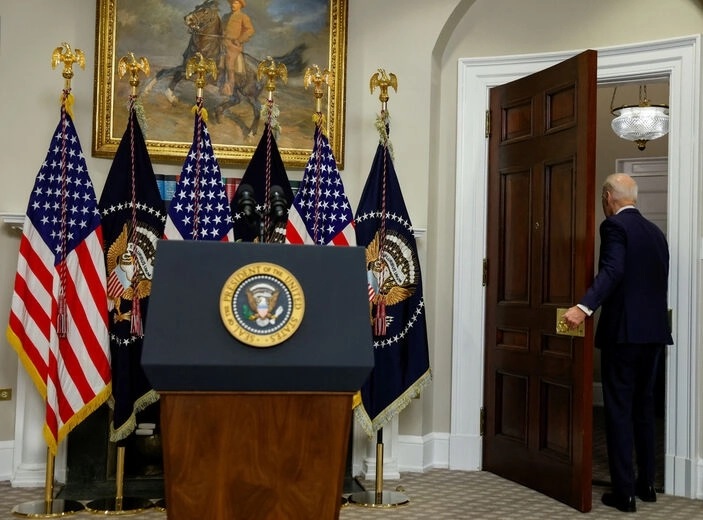 ABD Başkanı Biden, banka iflasları sorulunca salonu terk etti