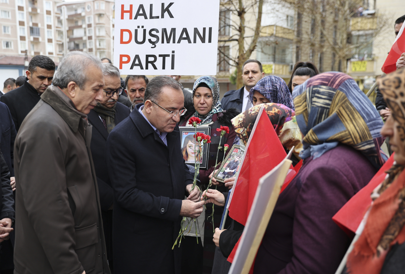 Bakan Bozdağ: Yavrularınızı Millet İttifakı Cumhurbaşkanı Adayından da isteyin