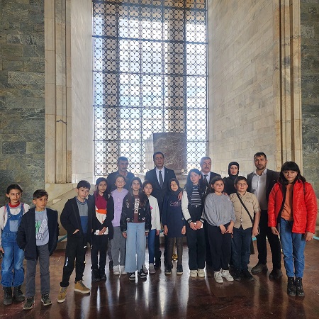Anıtkabir ziyareti için biriktirdikleri paraları depremzedelere bağışlayan çocuklara MHP’li Yücel Bulut’tan jest
