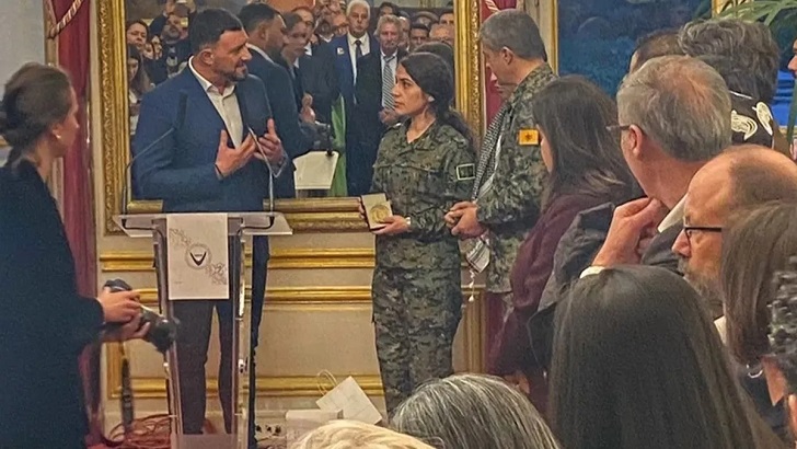 Terör destekçisi Fransa’dan skandal! Törenle teröristbaşlarına ”Onur nişanı” verdiler