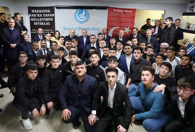 Cumhurbaşkanı Erdoğan’dan Bağcılar Ülkü Ocakları’na ziyaret