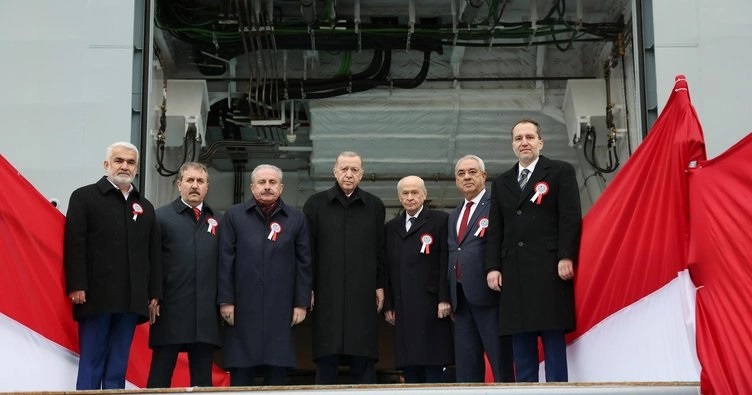 Dünyanın ilk SİHA gemisi TCG Anadolu envantere girdi